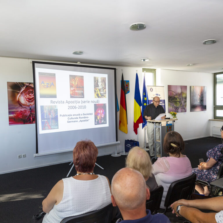 Gheorghe Săsărman prezintă revista "Apoziția".