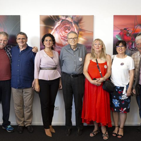 Fotografie de grup (de la stânga la dreapta): Laura Schussmann; Radu-Anton Maier, pictor; Dan Ciudin, Președinte al Asociației Germano-Române „Apoziția“; Ramona Chiriac, Consul General al Romaniai la München, Prof. Dr. Gelu Ionescu, Carmen Pompey Vicepeședintele Asociației Germano-Române „Apoziția“; Sevghin Mayr, Preşedintele asociaţiei SGRIM e.V.; Alexandru Calinescu, publicist, critic și istoric literar .